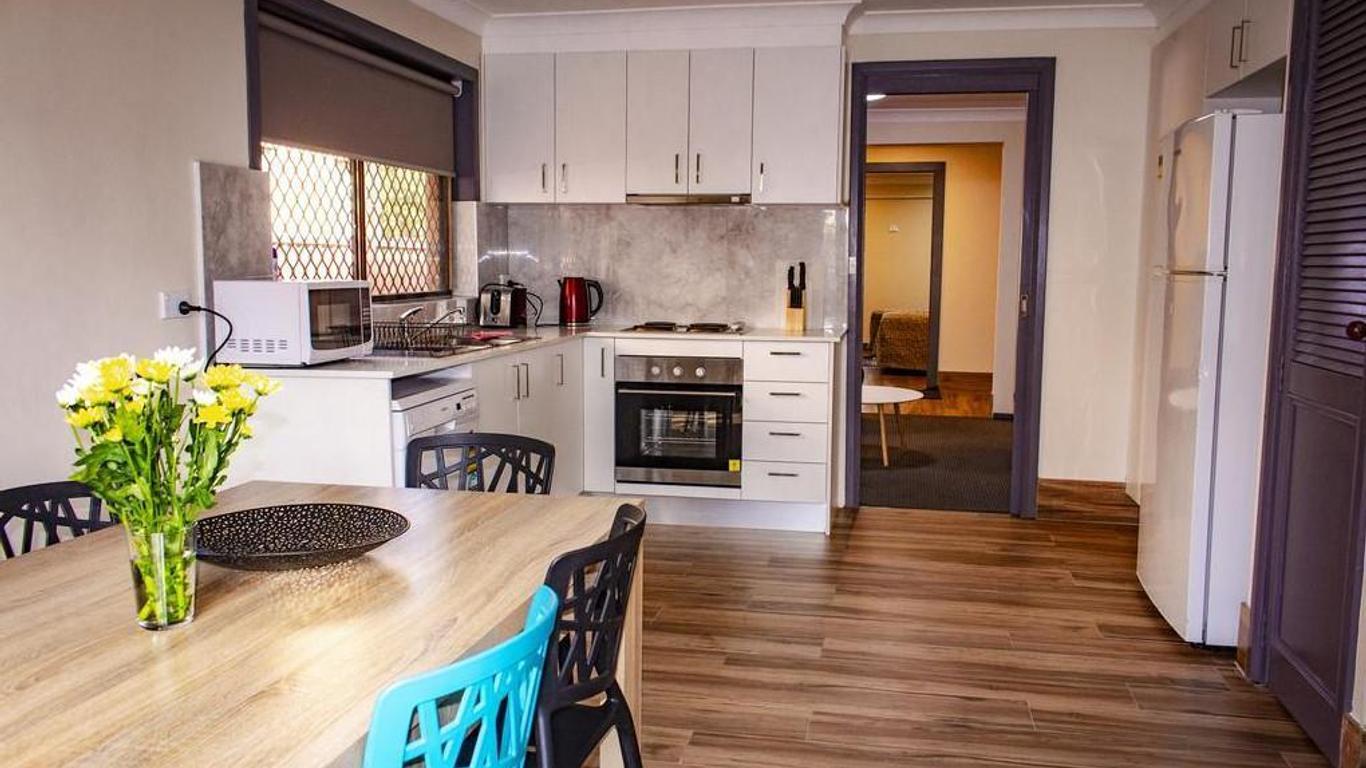 Liberty Plains Motor Inn