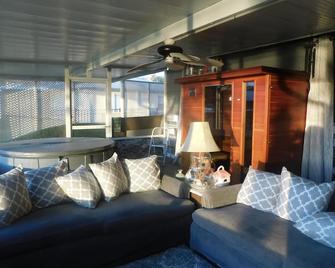 Pristine St Johns River Waterfront Home with Dock and Boat slip - Astor - Living room