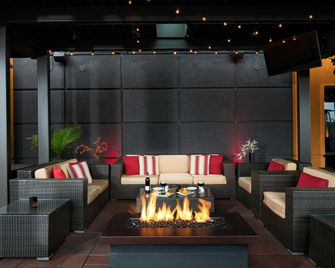 DoubleTree by Hilton Roseville Minneapolis - Roseville - Lounge