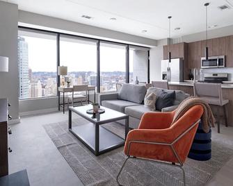 Downtown Birmingham Apartments by Landing - Birmingham - Living room
