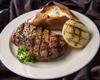 Grand Hotel - Minot - Food