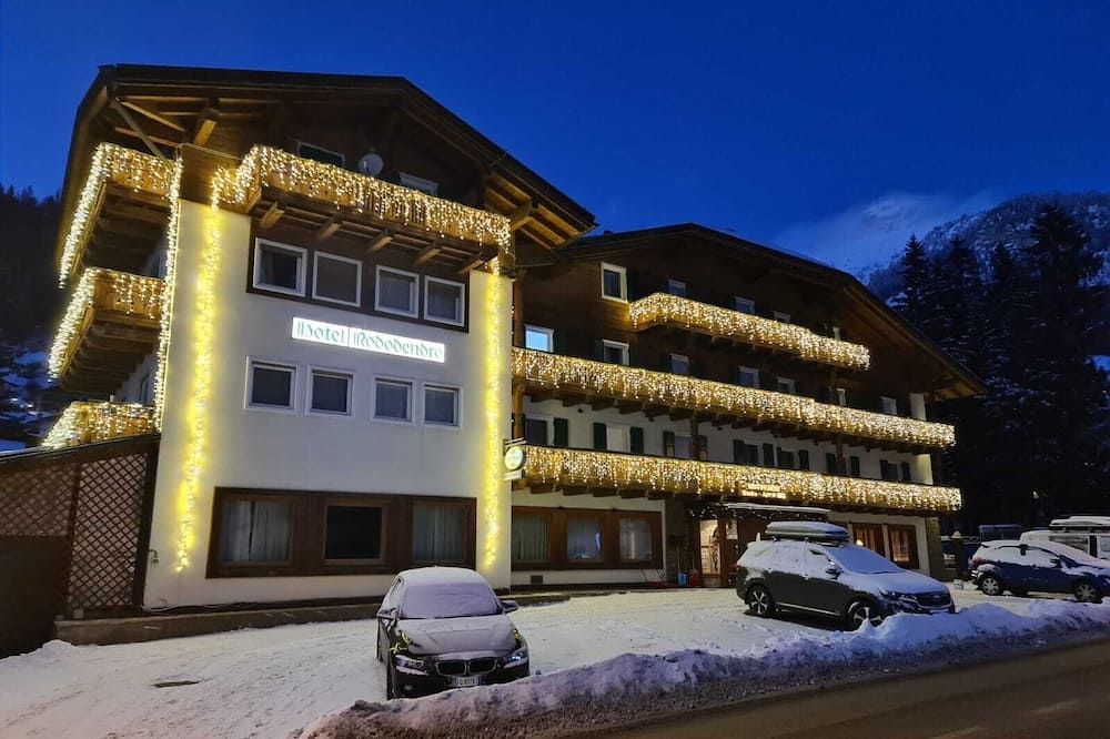 Hotel Rododendro Val di Fassa - קאמפיטלו די פאסה - בניין