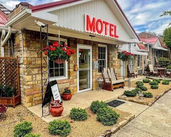 Carolina Country Inn - Burnsville - Edificio