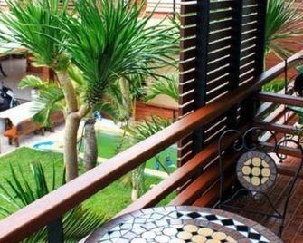 The Win Hotel - Bang Saphan - Balkon
