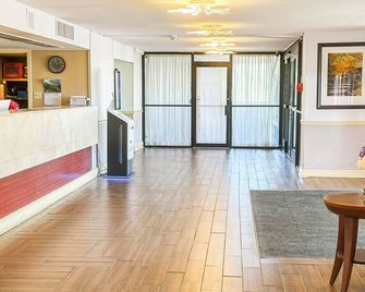 Jackson Hotel And Convention Center - Jackson - Front desk