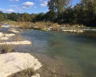Private refuge on the Llano River to flyfish, swim, relax, and enjoy creation - Junction - Strand