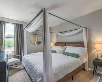 Premium: Corp/Relo Fur Friendly - Liberty - Bedroom