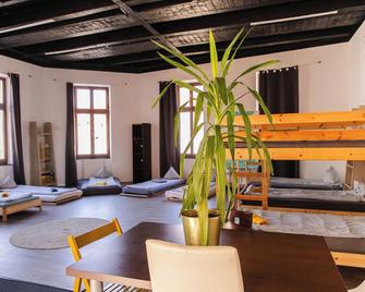 Blue Lotus Apartments - Bratislava - Huiskamer