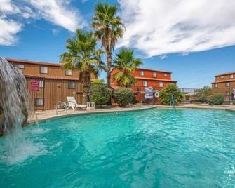 Spectacular Mountain Views at Hawk Ridge - Mesquite - Pool