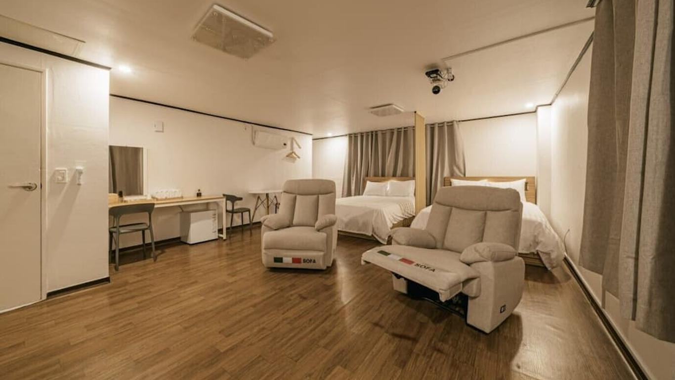 ذا أوكرا هوتل