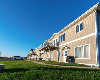 The Killick Inn & Suites - Arnold's Cove - Building