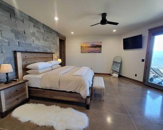 Mountain retreat near Trout Creek MT with hot tub, fire pit and Mountain views - Trout Creek - Habitación