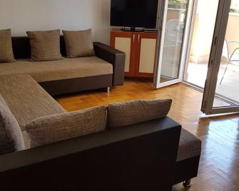 Apartments Dunja Malinska - Malinska - Wohnzimmer