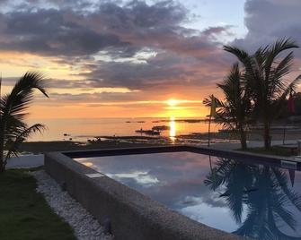 Bamboobeachvilla2 Newoceanfrontpoolsunsetviewkitchen Starlink Sat Upto10guest - Dimiao - Piscina