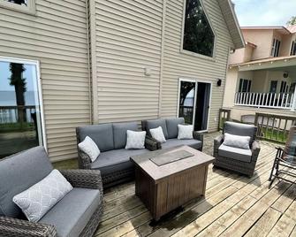 Breathtaking sunsets over the lake. - Winneconne - Innenhof