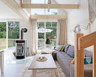 2 Bedroom Lovely Home In Zerpenschleuse - Wandlitz - Living room