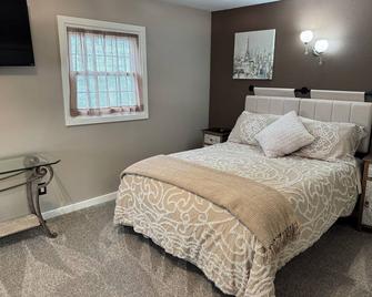 Quiet and relaxing , located in the heart of Iron Mountain - Iron Mountain - Slaapkamer