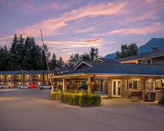 Best Western Sicamous Inn - Sicamous - Gebäude