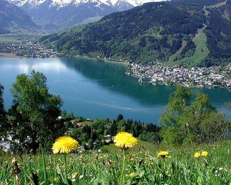 Upside Down Town Hotel Neue Post - Zell am See - Outdoors view