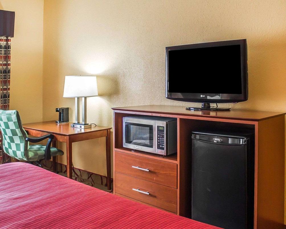 Quality Inn 71 1 0 5 Manitowoc Hotel Deals Reviews Kayak