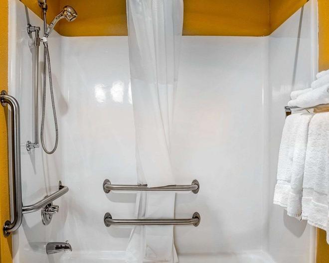 Quality Inn 71 1 0 5 Manitowoc Hotel Deals Reviews Kayak