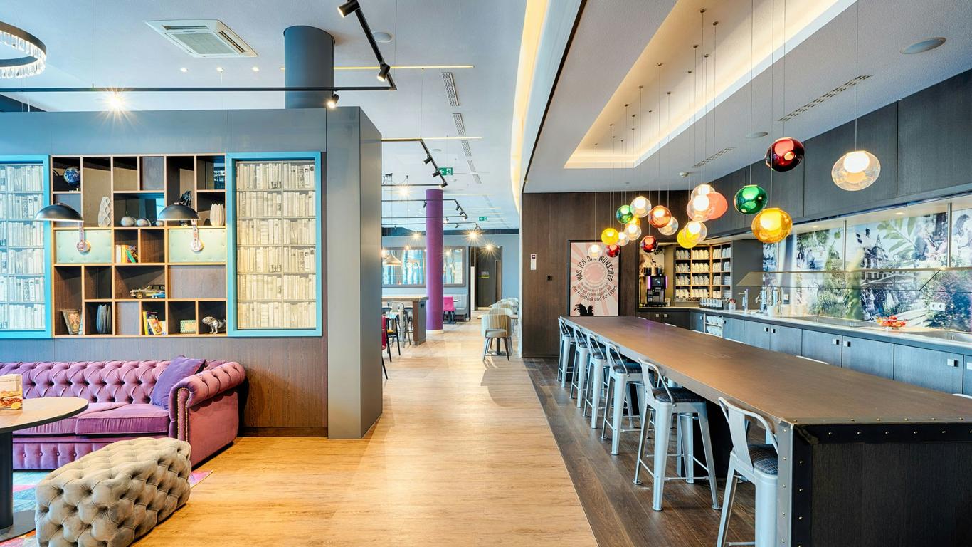 بريميير إن هايلبرون سيتي ش جي هيتل