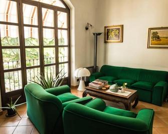 Bed and Breakfast Cascina Beccaris - Costigliole D'Asti - Living room