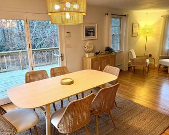 Spacious 5-bedroom secluded house in West Tisbury - Lambert Cove's Beach Pass - West Tisbury - Comedor