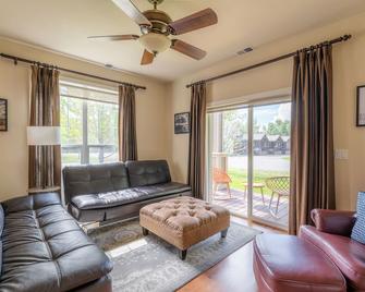Luxury Townhome-Steps From a Mt. Rides Bus Stop - Ketchum - Living room