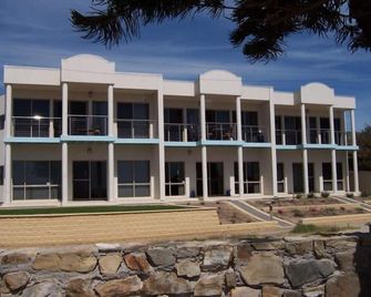 Christies No 1 Esplanade - Christies Beach - Building