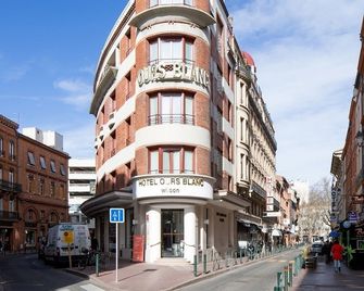 Ours Blanc Wilson - Toulouse - Building