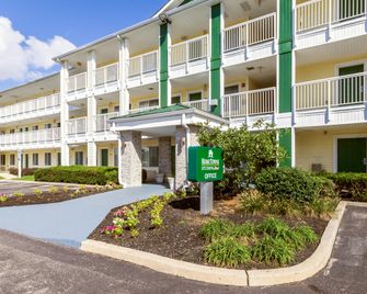 HomeTowne Studios by Red Roof Philadelphia – Mt Laurel/ Maple Shade, NJ - Maple Shade - Edificio