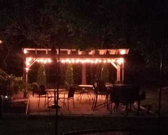 Charming Cozy Cottage Pittsboro - Pittsboro - Patio
