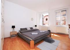 Apartment 4 is situated in the old centre of Pardubice. - Pardubice - Bedroom