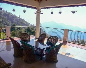 Hotel Goludev Valley View - نينيتال - شرفة