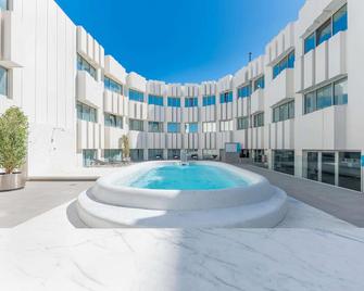 Port Azafata Valencia - Manises - Piscina
