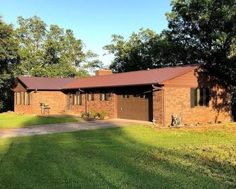 Mount Magazine View - Beautiful 4 Br, 3 Bath Perfect For Families, Trail Riding - Paris - Building