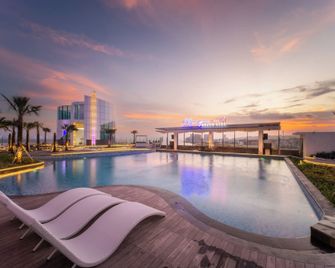Pentacity Hotel Balikpapan - Balikpapan - Pool