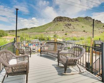 Central Lava Hot Springs Studio with Deck and Views! - Lava Hot Springs - Balcony