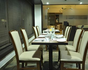 Clarks Inn, Badami - Badami - Restaurace