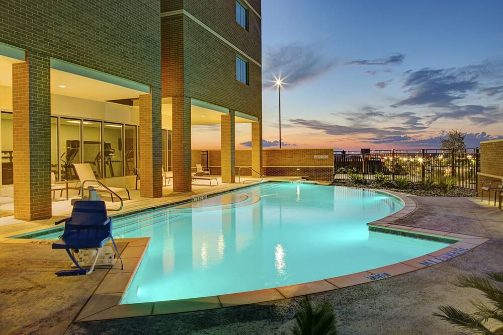 Courtyard by Marriott Dallas Carrollton and Carrollton Conference Center - Керролтон - Басейн