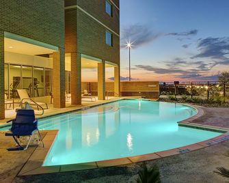 Courtyard by Marriott Dallas Carrollton and Carrollton Conference Center - Керролтон - Басейн