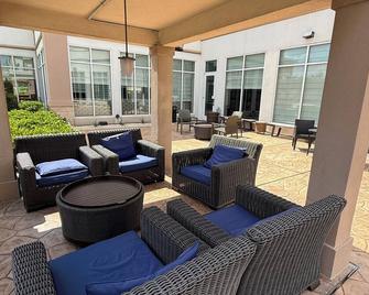 Kozy Hotel Houston North - Houston - Hàng hiên