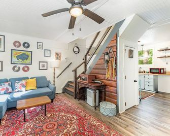 Minimalist Cabin in the wood mins drive to lake - Pittsboro
