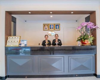 Le President Hotel - Phnom Penh - Front desk