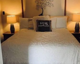 Turnpike Trailway - Perrysburg - Bedroom