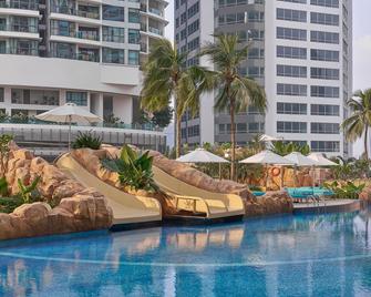 Renaissance Kuala Lumpur Hotel & Convention Centre - Kuala Lumpur - Pool