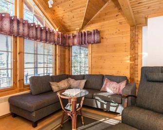 Holiday Home Puolen hehtaarin metsä by Interhome - Rantasalmi - Sala de estar