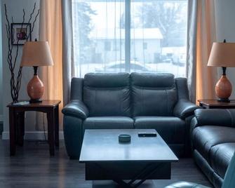 The Spruce Willis Suite - Grande Prairie