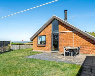Stunning home in Struer with WiFi - Struer - Innenhof